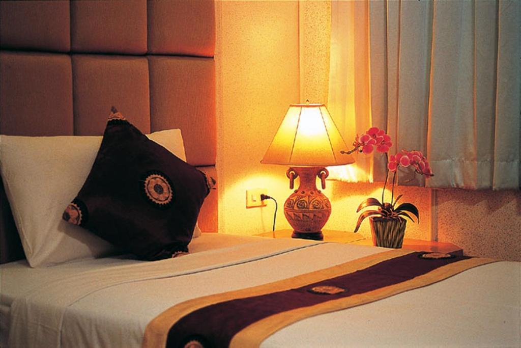 Sam'S Lodge Бангкок Экстерьер фото
