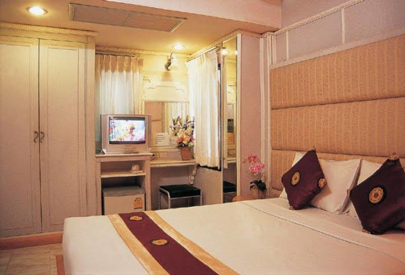 Sam'S Lodge Бангкок Экстерьер фото
